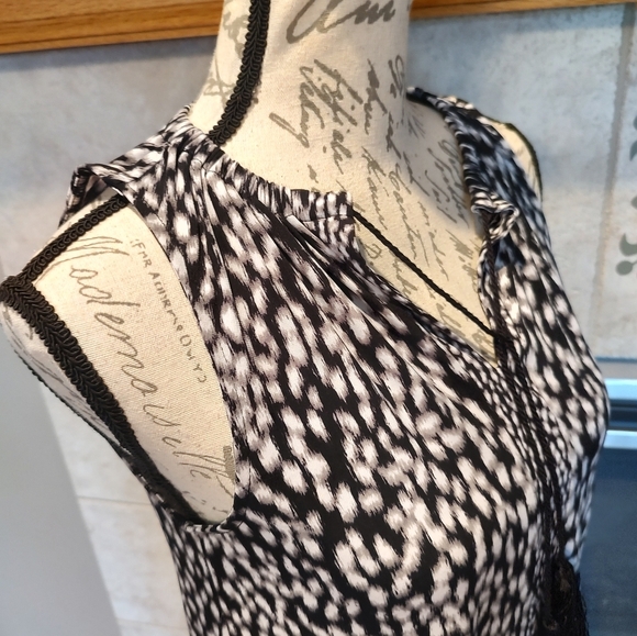 Michael Kors XS Sleeveless Dress! - Picture 6 of 12